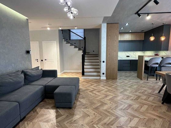 Будинок 150м2 з ремонтом, закрита територія, Стоянка-2, 290000уо. Стоянка