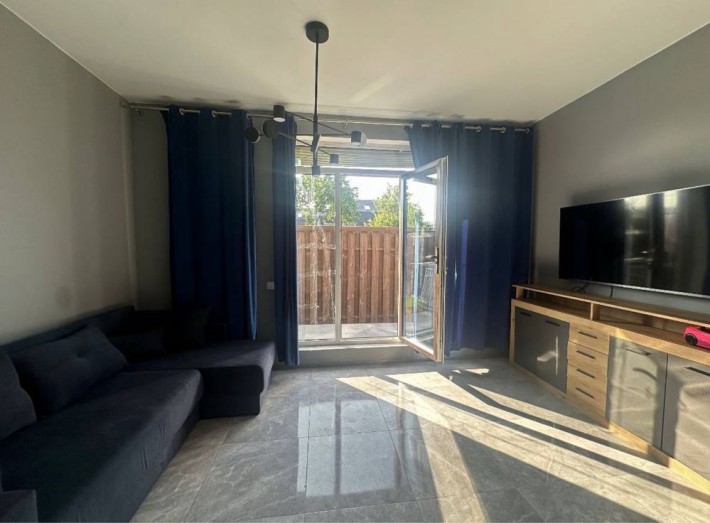 Нові Петрівці, Таун Хаус - фото 1