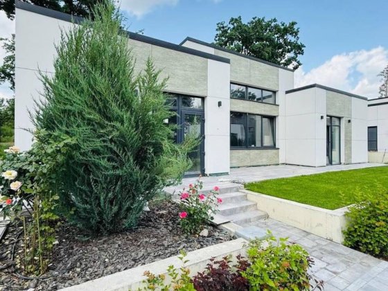 Одноповерховий будинок з гарним ремонтом! Газове опалення Лісники