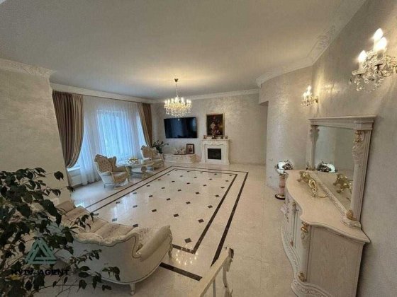 Продаж елітного будинку 640 м2 в Лісниках з власним басейном і банею Лесники