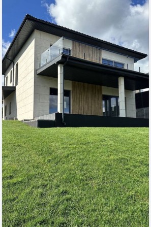 Готовий будинок з ГАЗОМ у Лісниках на 9 сотках! Панорамний вид - фото 1