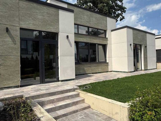 ОДНОповерховий в КМ біля лісу Лісники