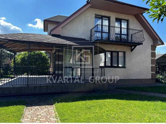 Продається просторий будинок у центральній частині Бородянки Бородянка