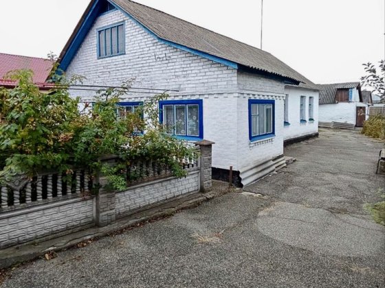 Продається затишний будинок в смт Рокитне житловий стан Рокитное