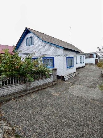 Продається затишний будинок в смт Рокитне житловий стан - фото 1