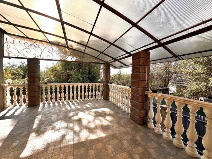 Просторий дім у класичному стилі в центрі Бородянки! - фото 1