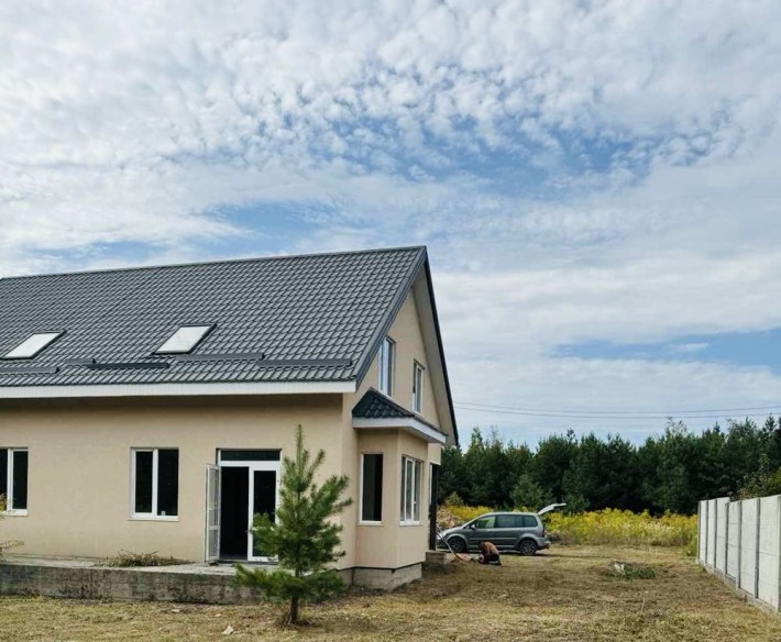 Продам 1/2 дома (дуплекс) в с.Малютянка - фото 1