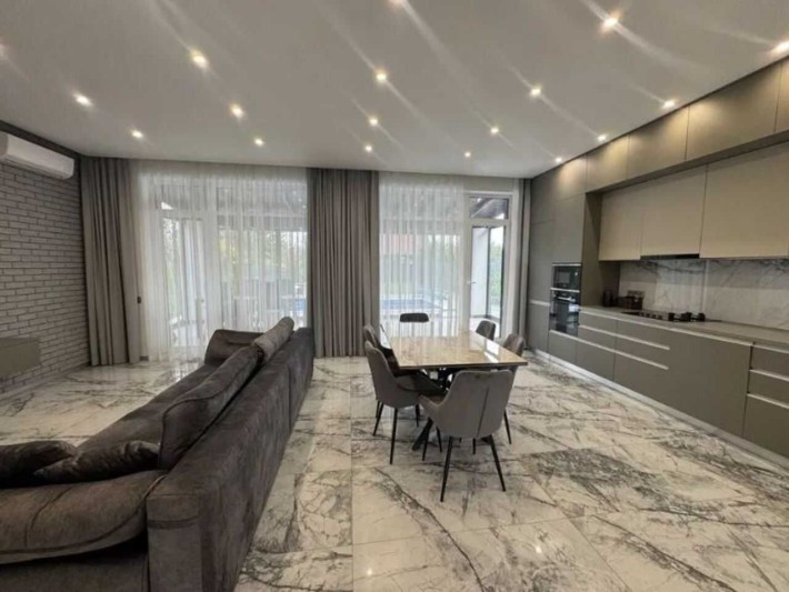 Продаж нового будинку з авторським ремонтом у с. Глеваха
Без комісії - фото 1