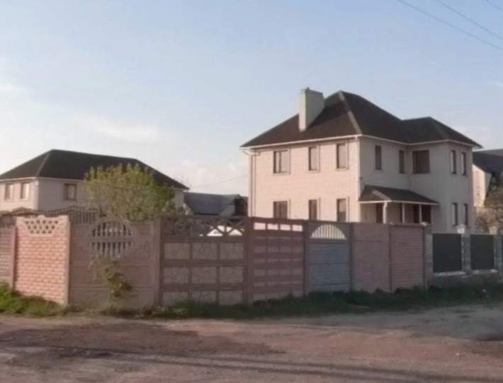 Продам Будинок з гарною квадратною ділянкою - фото 1