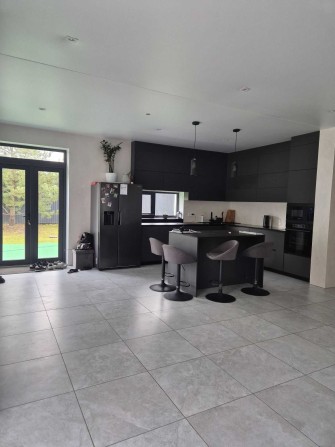 Будинок з ремонтом, меблями та технікою поруч з Києвом 176 м2 6 сот - фото 1