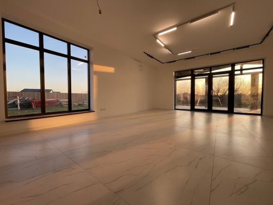 Продається будинок з ремонтом в Зазимʼї Зазимье