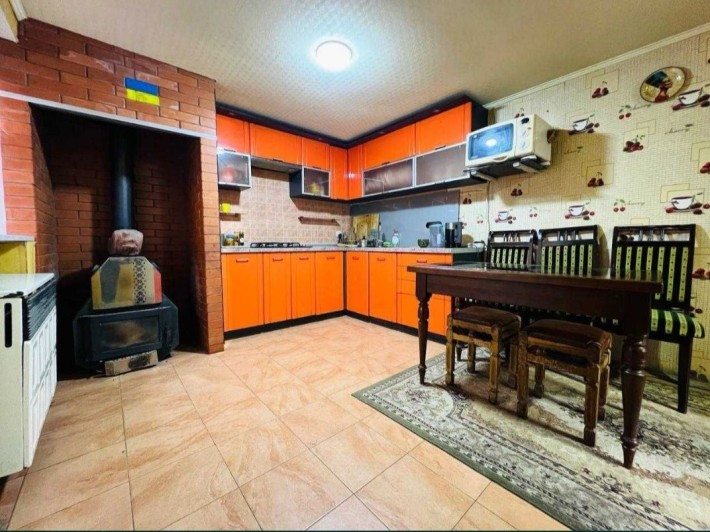 Продаж будинку  зi всiма комуникацiями  в ближчому передмiстi столицi. - фото 1