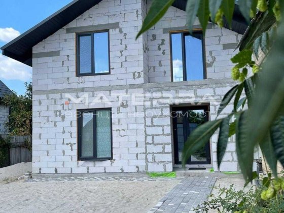 Продаж будинку 100м2 з частковим ремонтом село Нове Новое