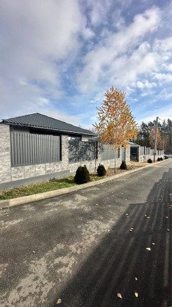 Будинок біля лісу з гаражем ! Ділянка 7,5 соток , газ опалення! - фото 1