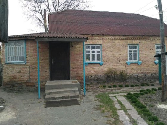 Продам будинок з зeмлeю Погребы