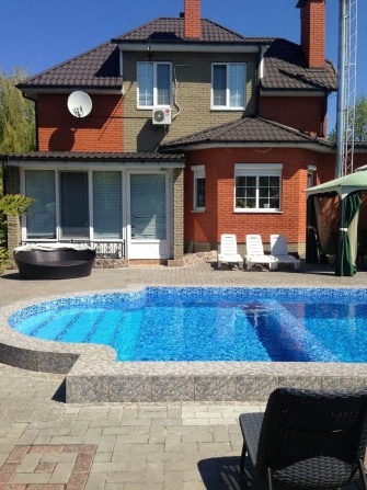 Стодесять соток земли в собственности дом бассейн баня убежище летндом - фото 1