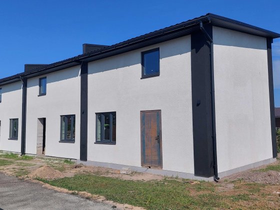 Частина зблокованого будинку поруч із Києвом. Старі Петрівці