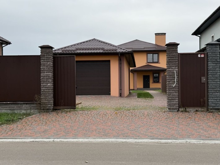 Продам двоповерховий будинок з ремонтом в Білогородці - фото 1