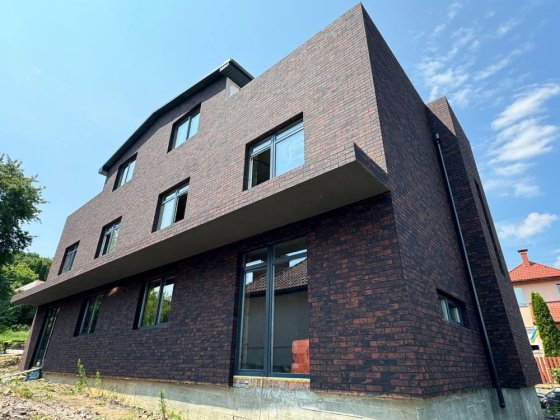 Продаж котеджу з терасою на даху м.Винники Винники