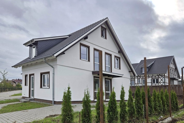 Продаж котеджу з частковим ремонтом. С.Солонка поряд зі Львовом. - фото 1