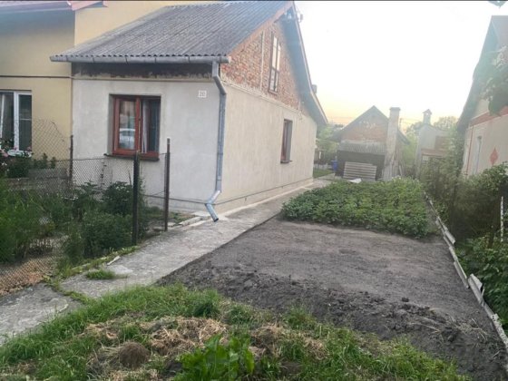 Половина будинку в Брюховичах без Комісіі Брюховичі