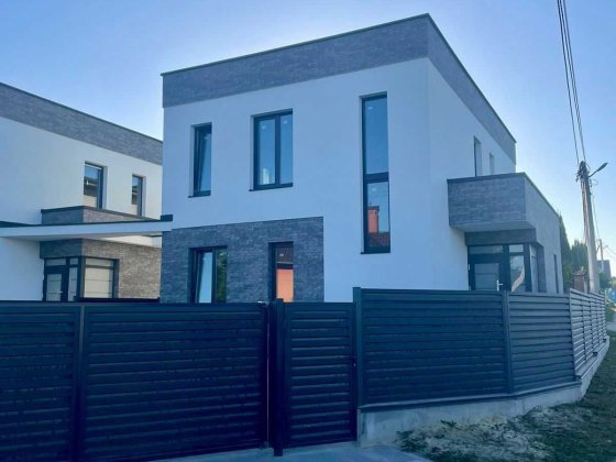 Сучасний будинок у Бірках | Вид на ліс Брюховичи