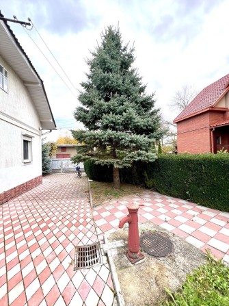 Будинок(центр)260 м², 2 входи, під 2 сім’ї, 10 соток, з пандусом - фото 1