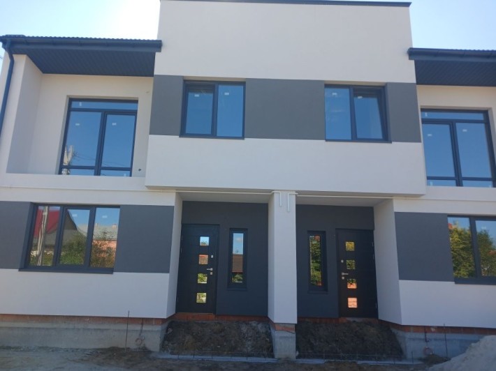 Продаж сімейного котеджу (дуплекс) - фото 1