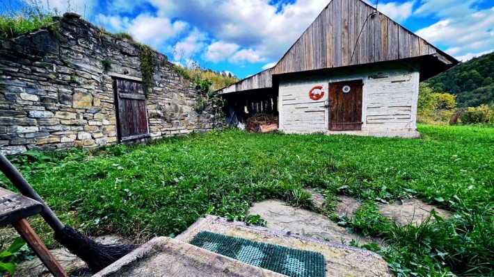 Мальовнича украінська хатина.Бізнес ідея для відпочинку. Земля в горах - фото 1