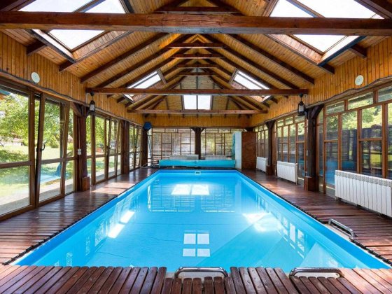 Будинок з басейном, сауною та краєвидом гір,  12 соток Сходница