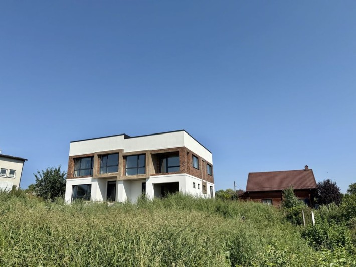 Продаж котеджу( дуплекс) в Зубрі в гарному місці - фото 1