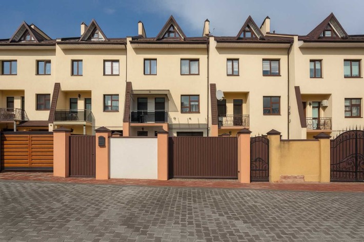 продається таунхаус з сучасним ремонтом|с.Зимна Вода|150м,3сот - фото 1