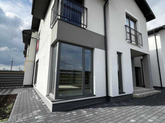 Продаж ГОТОВОГО збудованого і підключеного до мереж котеджу. Зубра