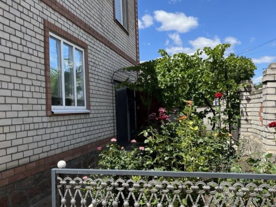 Продам двоповерховий будинок Новый Буг