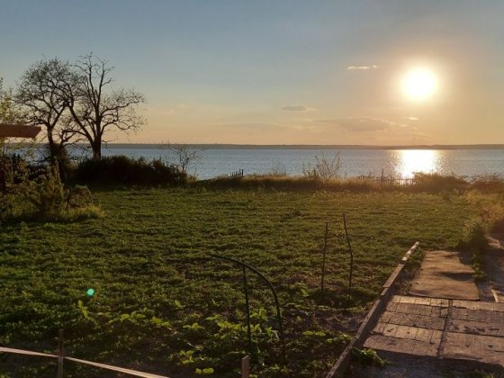 Продаж 2 дома на ділянці 15 с. На березі річкі Галицинове