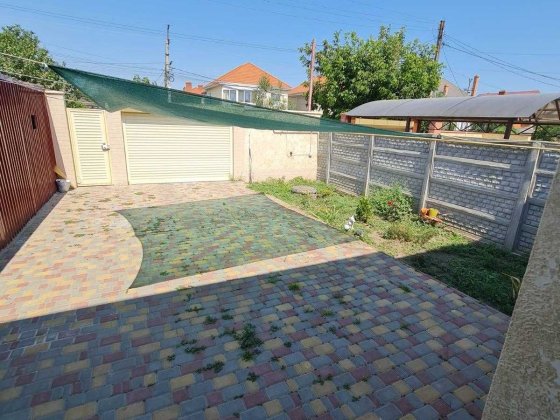 Невеликий відокремленний будиночок в Червоному Хуторі Лиманка