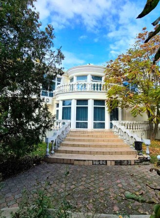 Будинок з басейном на першой лінії моря. - фото 1