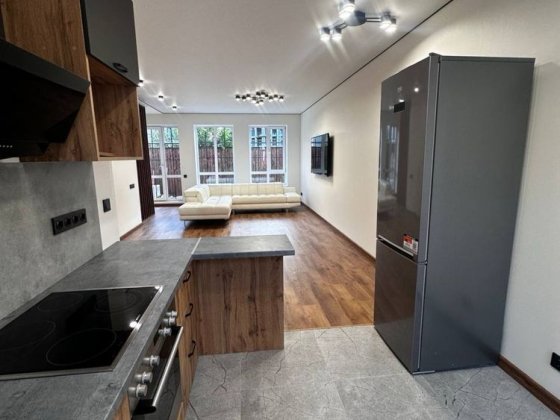 Таунхаус з паркінгом в елітному районі з ремонтом Ліски