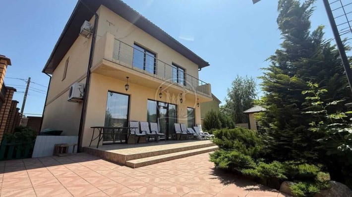 Продажа двухэтажного дома в Лесках - фото 1