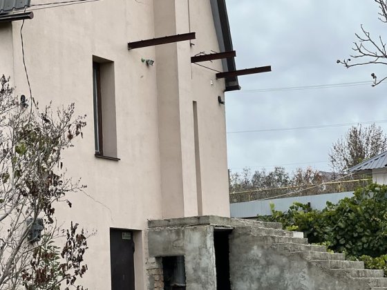 Продам качественно построенный дом с удобствами в затишном месте Великодолинское