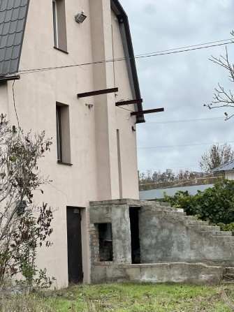 Продам качественно построенный дом с удобствами в затишном месте - фото 1