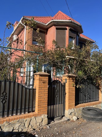 Продаю капитальный дом с басейном  и баней в пгт. Великодолинское. - фото 1