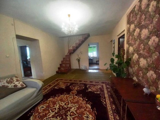 Продається двоповерховий будинок з підвалом та двома видами опалення. Великодолинское