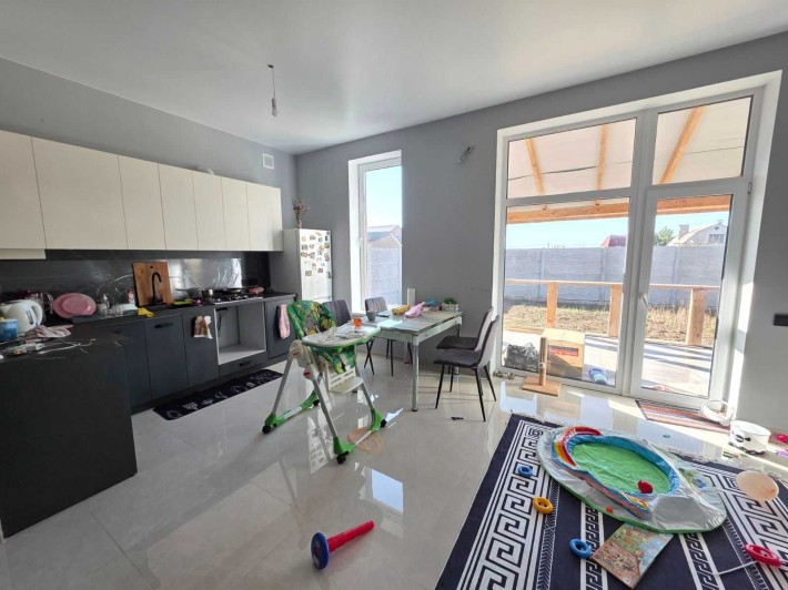 Современный отдельно стоящий дом с ремонтом  в центре  Сухого лимана - фото 1