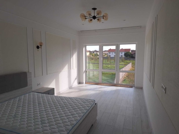 Продам новий з ремонтом будинок в Совиньоні. - фото 1