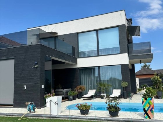 Дом в Совиньон, бассейн, терассы, авторский дизайн, новый, 7 соток