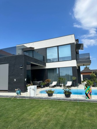 Дом в Совиньон, бассейн, терассы, авторский дизайн, новый, 7 соток - фото 1