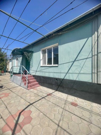 Добротный хозяйский дом можно для большой семьи - фото 1