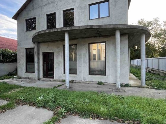 Продам Дом , Здание в центре города Беляевка