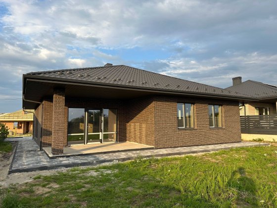 Продам просторий будинок в затишній локації Обаров